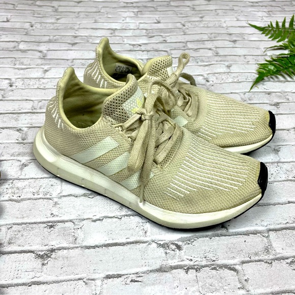 Adidas Womens Swift Run Cloth Running Low Top Size 8.5 Athletic Sneakers Neutral - Picture 1 of 11